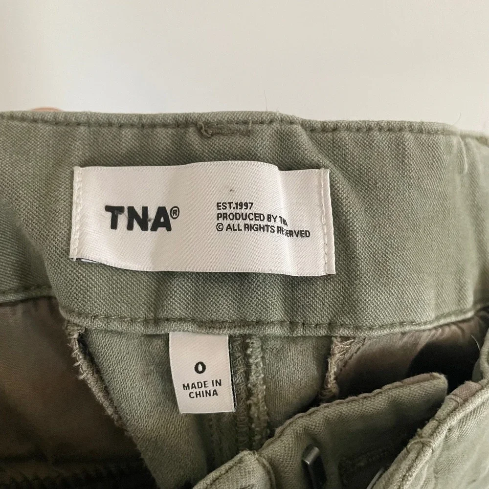 TNA Aritzia Picture Cargo Pant Olive Green High Rise Wide Leg Indie Y2K Size 0 - Picture 10 of 16